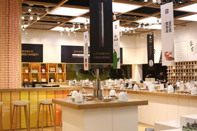 雨林茶空間 | 老班章發(fā)布會(huì) 雨林古茶坊煥新升級(jí)，倉(cāng)儲(chǔ)服務(wù)引領(lǐng)行業(yè)風(fēng)潮